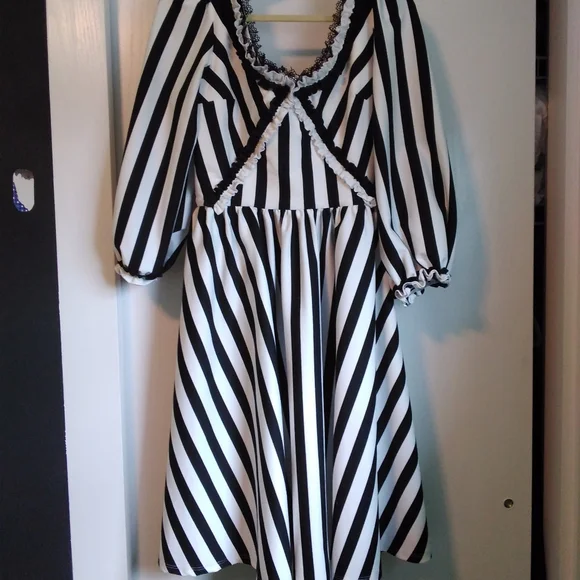 SOLD Sleepy Hallow Katrina Dress - Picture 3 of 13